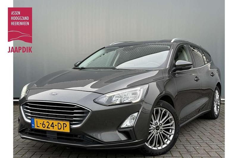Grijs, metallic lak Occasion 2021 Ford Focus Titanium Stationwagen | € 12.899 (Eerlijke prijs) - Afbeelding 1/3