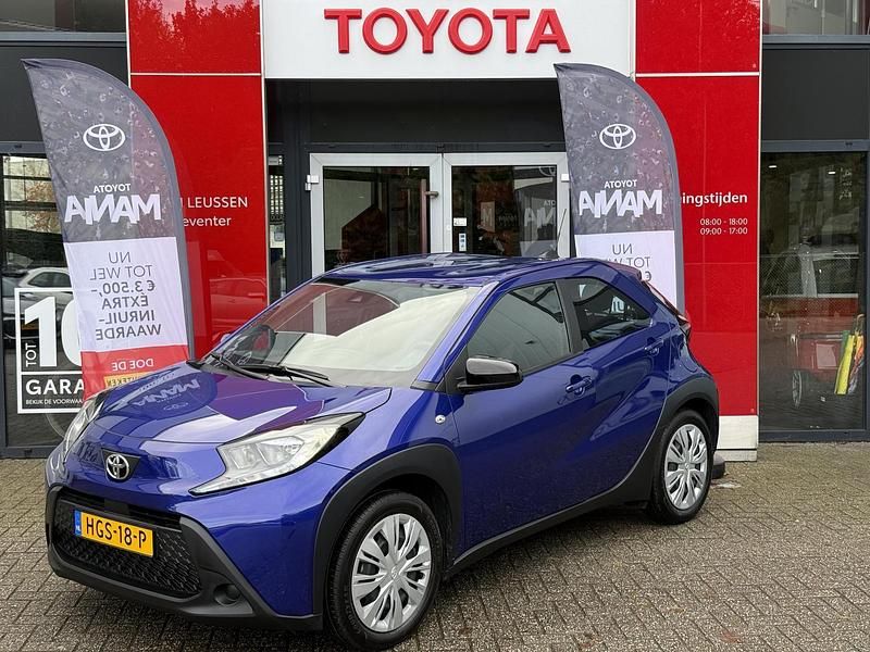 Blauw Gebruikt 2025 Toyota Aygo X Play SUV | € 18.400 - Afbeelding 1/4