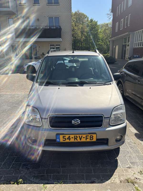Grijs Gebruikt 2005 Suzuki Wagon R+ Stationwagen | € 2.750 (Eerlijke prijs) - Afbeelding 1/4