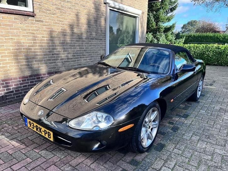 Zwart Occasion 2000 Jaguar XK8 Cabriolet | € 12.500 - Afbeelding 1/4