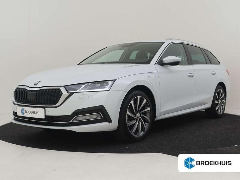 Wit Occasion 2022 Skoda Octavia Style Stationwagen | € 23.400 (Goede deal) - Afbeelding 1/4