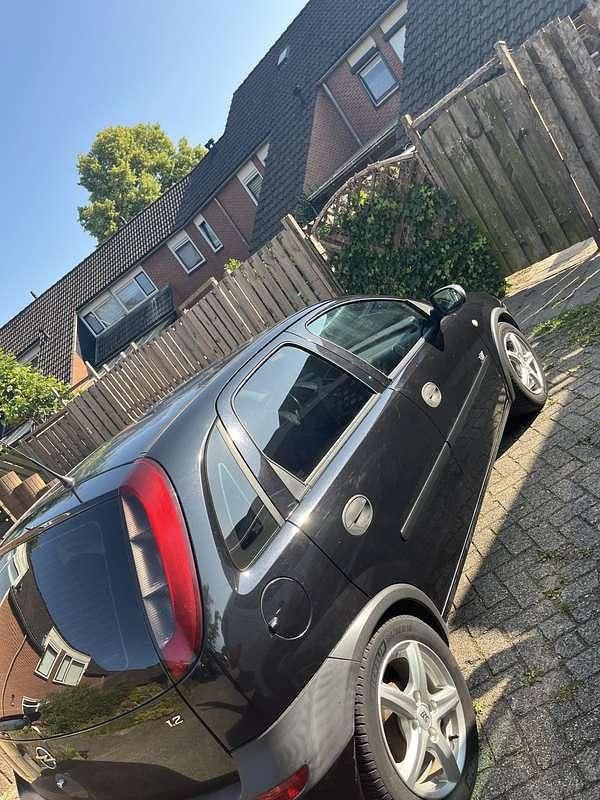 Zwart Gebruikt 2003 Opel Corsa Njoy Hatchback | € 1.100 (Eerlijke prijs) - Afbeelding 1/4