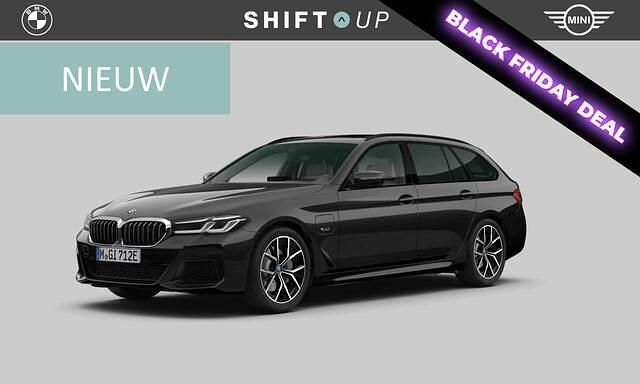 Zwart Gebruikt 2023 BMW 530e M Sport Stationwagen | € 43.940 (Eerlijke prijs) - Afbeelding 1/2