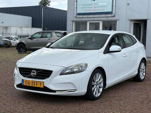 Wit Gebruikt 2012 Volvo V40 Kinetic Stationwagen | € 4.400 (Iets duurder) - Afbeelding 1/4