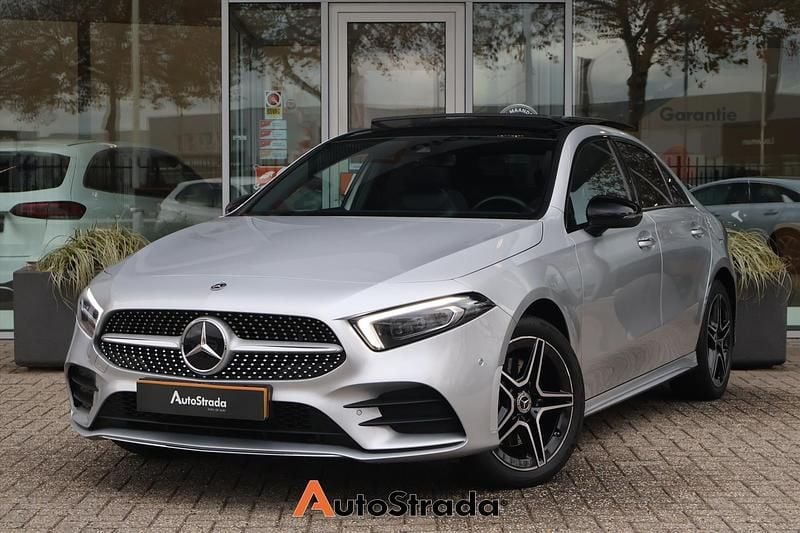Grijs Gebruikt 2022 Mercedes A250 AMG line Sedan | € 27.900 (Eerlijke prijs) - Afbeelding 1/4