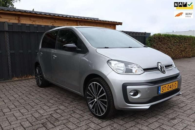 Grijs, metallic lak Gebruikt 2018 VW up! move up! Hatchback | € 8.850 (Eerlijke prijs) - Afbeelding 1/4