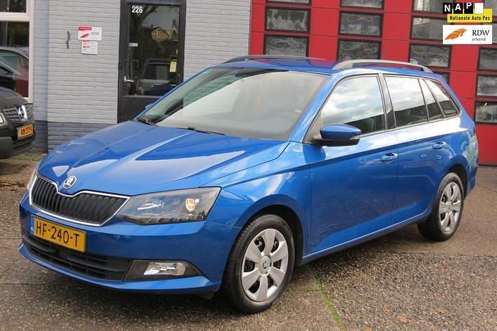 Blauw (metallic) Gebruikt 2015 Skoda Fabia Ambition Stationwagen | € 4.750 (Eerlijke prijs) - Afbeelding 1/4