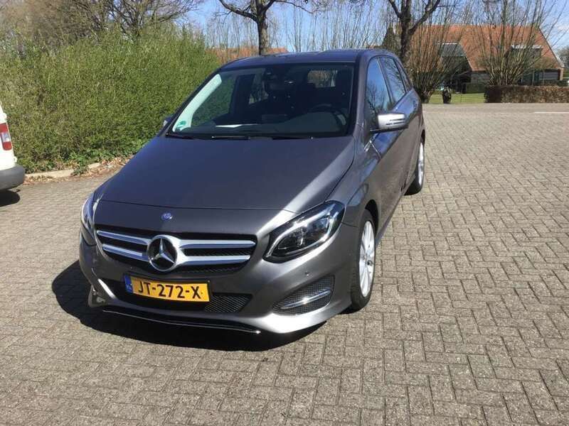 Grijs Gebruikt 2015 Mercedes 200 Prestige MPV | € 15.950 (Eerlijke prijs) - Afbeelding 1/4