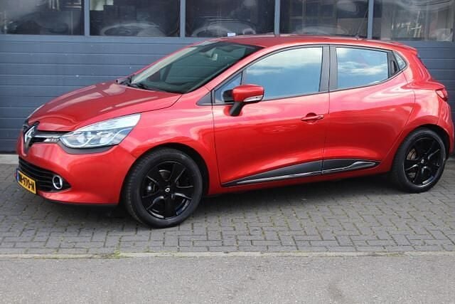 Rood Gebruikt 2015 Renault Clio IV Night&Day Hatchback | € 5.949 (Eerlijke prijs) - Afbeelding 1/4