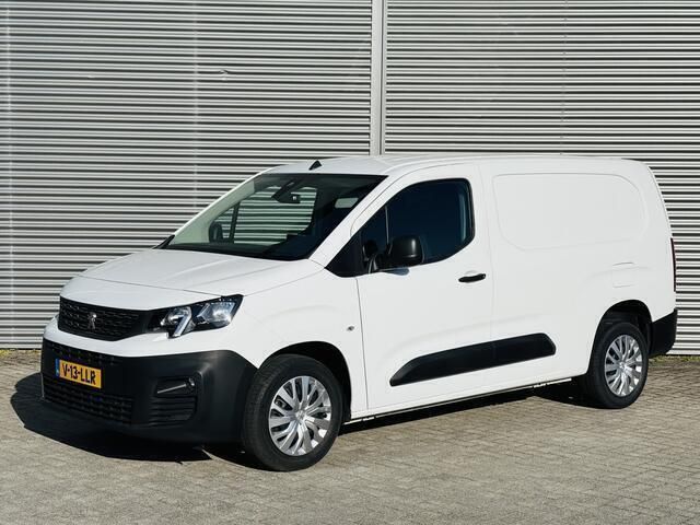 Wit Gebruikt 2022 Peugeot Partner Premium MPV | € 16.500 (Eerlijke prijs) - Afbeelding 1/4