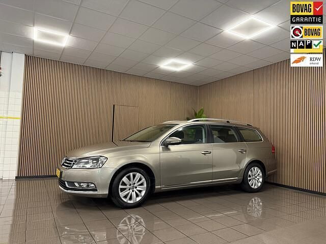 Bruin, metallic lak Gebruikt 2013 VW Passat Comfortline Stationwagen | € 12.950 (Duur) - Afbeelding 1/4