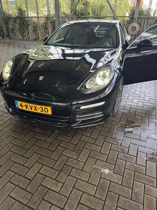 Zwart Gebruikt 2013 Porsche Panamera Sedan | € 29.500 (Eerlijke prijs) - Afbeelding 1/4