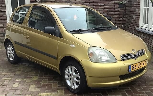 Occasion Toyota Yaris Sol 68 PK (50 kW) 1999 Goud Hatchback