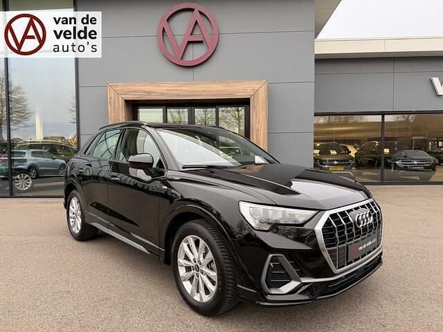 Zwart (metallic) Occasion 2023 Audi Q3 S-Line SUV | € 39.945 (Eerlijke prijs) - Afbeelding 1/4