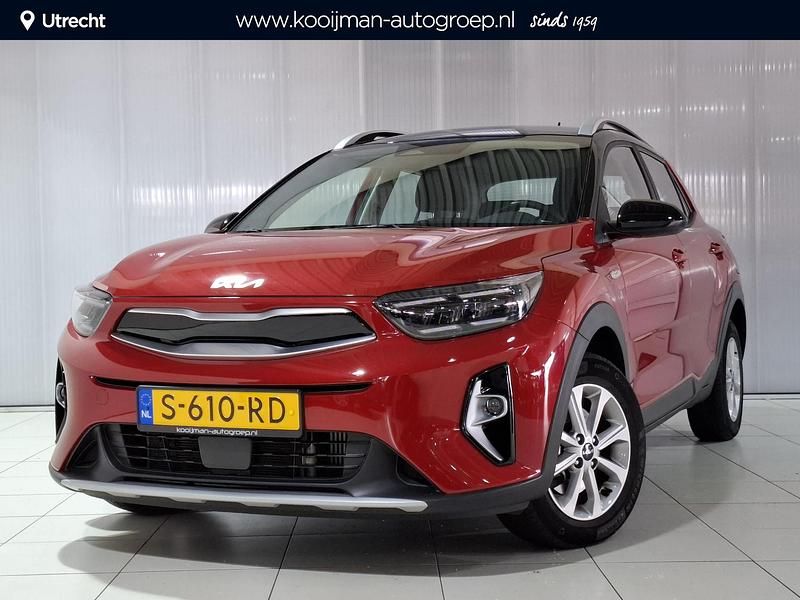 Signal red/black m Gebruikt 2023 Kia Stonic SUV | € 20.900 (Eerlijke prijs) - Afbeelding 1/4