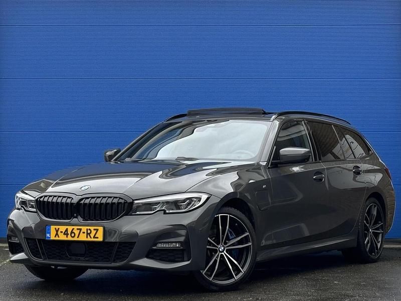 Grijs Occasion 2020 BMW 330 Executive Stationwagen | € 27.890 (Iets duurder) - Afbeelding 1/4