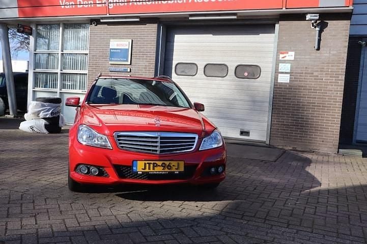 Occasion Mercedes C180 156 PK (114 kW) 2014 Rood Stationwagen