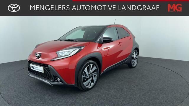 Rood Gebruikt 2024 Toyota Aygo Envy Hatchback | € 21.950 (Iets duurder) - Afbeelding 1/4