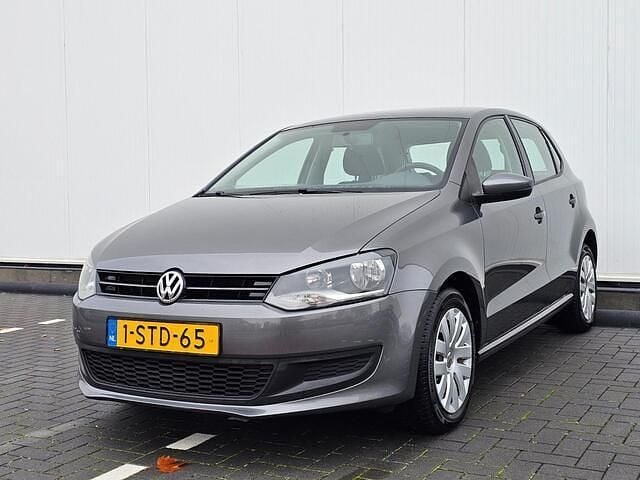 Grijs (metallic) Gebruikt 2014 VW Polo R-line Edition Hatchback | € 4.650 (Goede deal) - Afbeelding 1/4