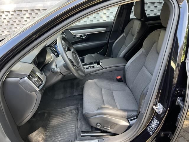 Occasion Volvo V90 Momentum 305 PK (224 kW) 2019 Zwart Stationwagen