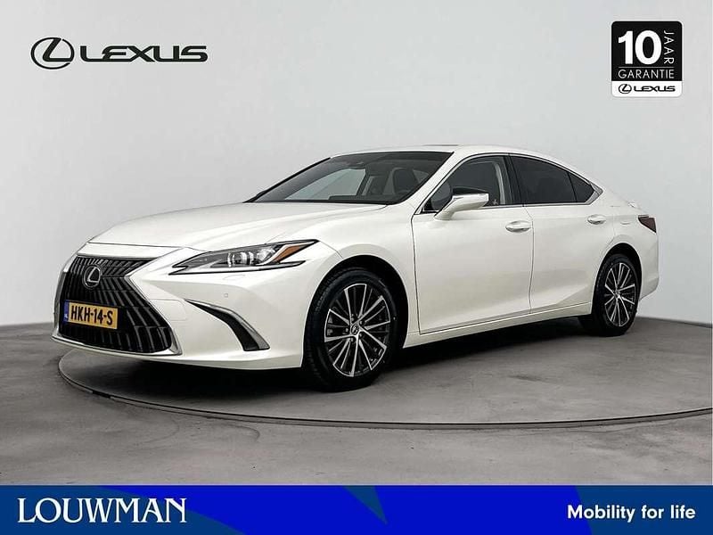 Wit Gebruikt 2024 Lexus ES300 Business Edition Sedan | € 52.450 (Iets duurder) - Afbeelding 1/4