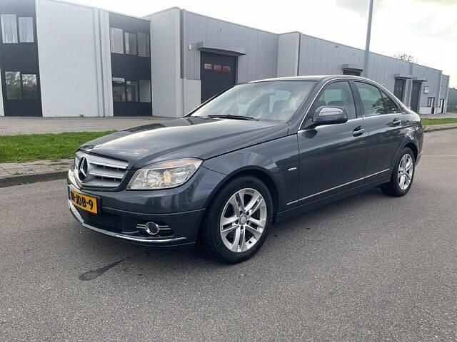 Grijs Gebruikt 2009 Mercedes C220 Avantgarde Sedan | € 5.950 (Eerlijke prijs) - Afbeelding 1/4