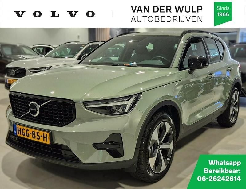 Groen Gebruikt 2025 Volvo XC40 Plus SUV | € 44.950 (Eerlijke prijs) - Afbeelding 1/2