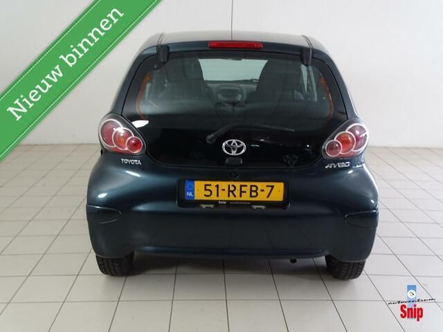 Grijs Gebruikt 2011 Toyota Aygo Hatchback | € 2.950 (Eerlijke prijs) - Afbeelding 1/2