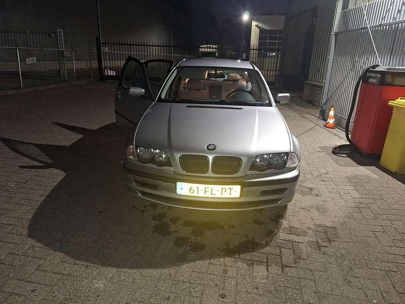 Zilver Gebruikt 2000 BMW 316 Sedan | € 3.000 (Eerlijke prijs) - Afbeelding 1/4