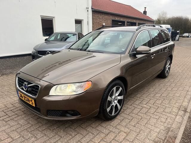 Bruin Gebruikt 2013 Volvo V70 Summum Stationwagen | € 9.495 (Eerlijke prijs) - Afbeelding 1/4