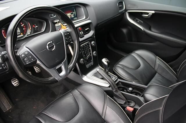 Occasion Volvo V40 R-Design 153 PK (112 kW) 2016 Zwart Hatchback