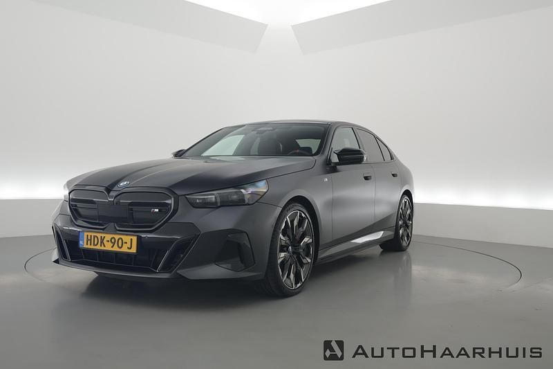 Grijs Gebruikt 2024 BMW i5 M Sport Sedan | € 75.900 - Afbeelding 1/3