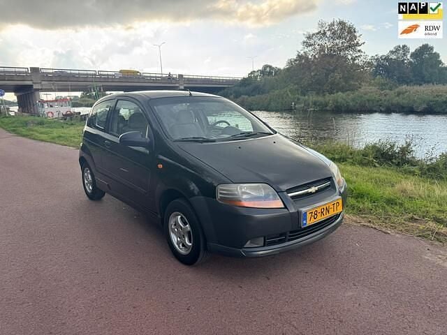 Zwart Gebruikt 2005 Chevrolet Kalos Hatchback | € 1.350 (Eerlijke prijs) - Afbeelding 1/4