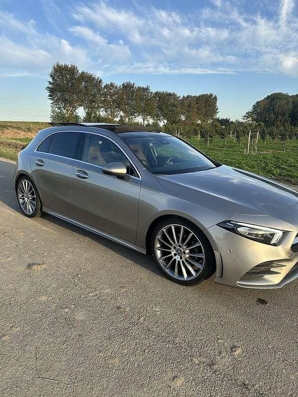 Grijs Gebruikt 2019 Mercedes A180 Premium Plus Stationwagen | € 22.500 (Eerlijke prijs) - Afbeelding 1/4