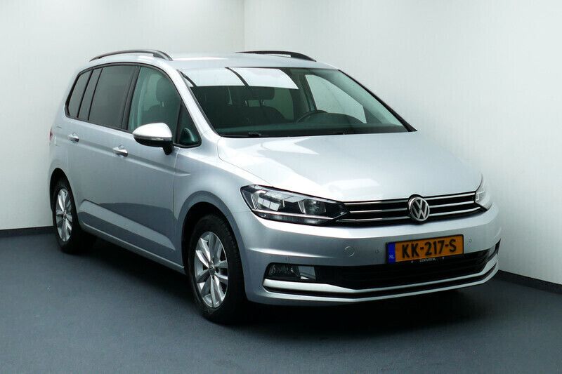 Grijs Gebruikt 2016 VW Touran Comfortline MPV | € 21.444 (Duur) - Afbeelding 1/4