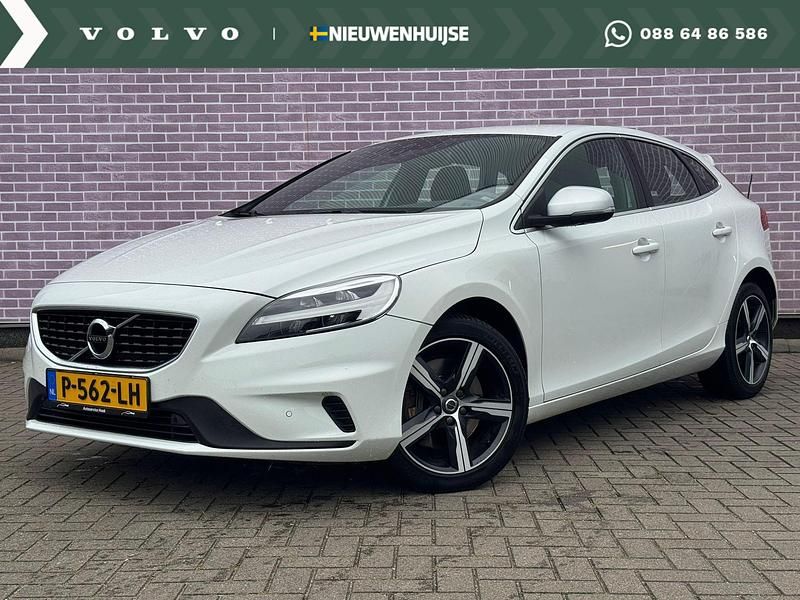 Wit Gebruikt 2020 Volvo V40 Stationwagen | € 24.694 (Iets duurder) - Afbeelding 1/1