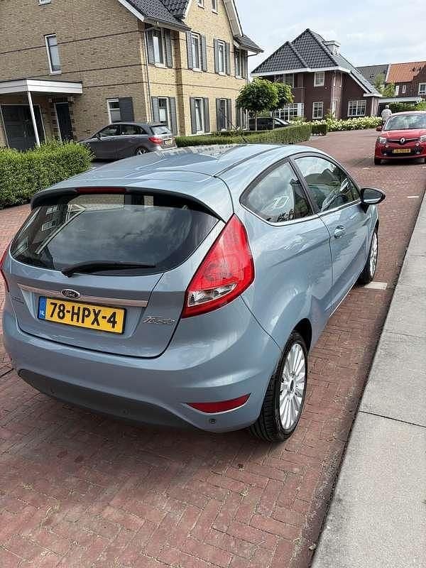 Grijs Gebruikt 2009 Ford Fiesta Titanium Hatchback | € 4.690 (Goede deal) - Afbeelding 1/4