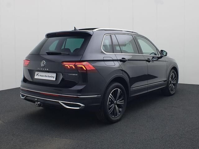Zwart Gebruikt 2021 VW Tiguan Elegance SUV | € 32.940 (Goede deal) - Afbeelding 1/3