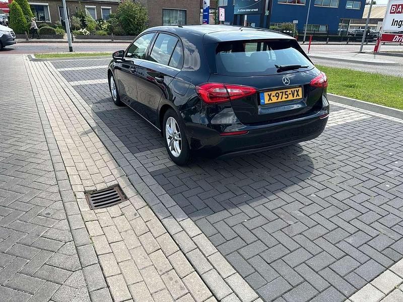 Occasion Mercedes A180 Premium 136 PK (100 kW) 2019 Zwart Hatchback