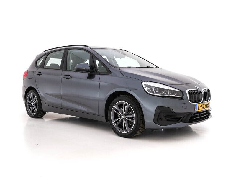 Mineral grey (grijs metallic) Gebruikt 2021 BMW 225 Active Tourer Executive MPV | € 18.845 - Afbeelding 1/4