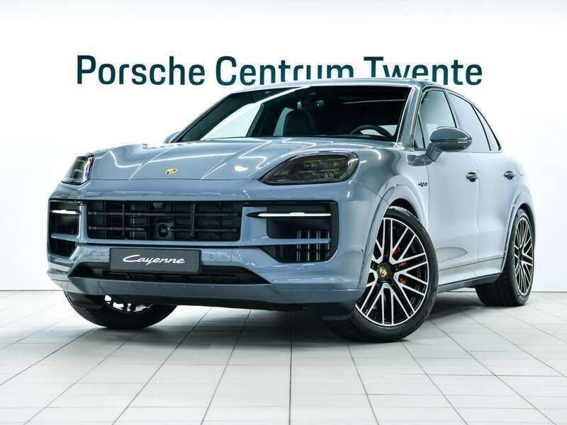 Grijs Gebruikt 2024 Porsche Cayenne S E-Hybrid SUV | € 164.900 (Eerlijke prijs) - Afbeelding 1/4