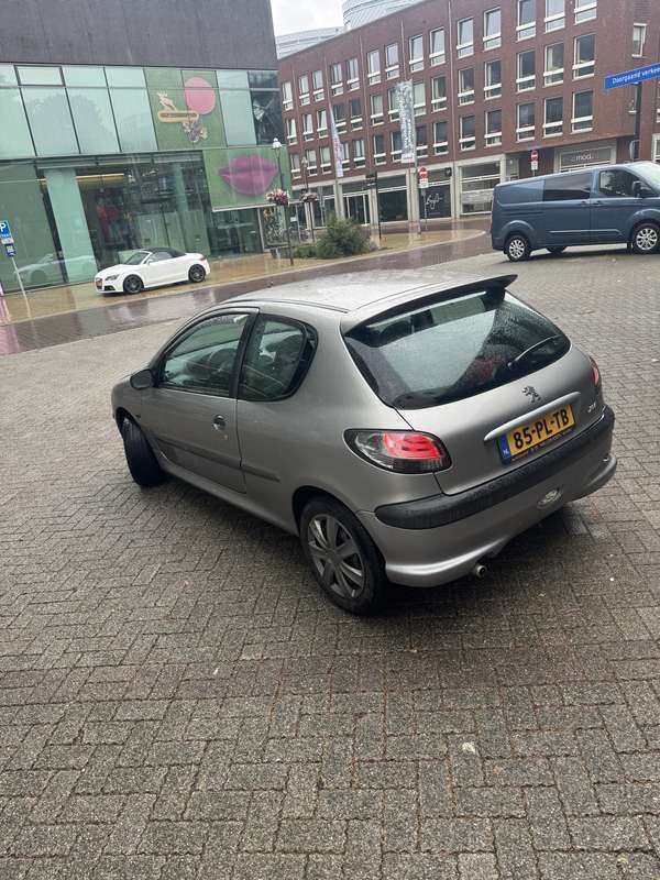 Gebruikt 2004 Peugeot 206 Filou Sedan | € 1.299 (Eerlijke prijs) - Afbeelding 1/4