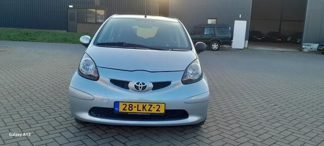 Grijs Gebruikt 2009 Toyota Aygo Hatchback | € 1.750 (Eerlijke prijs) - Afbeelding 1/4