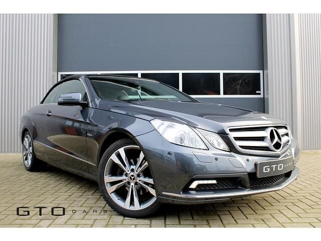 Grijs Gebruikt 2011 Mercedes E250 Elegance Cabriolet | € 17.950 (Eerlijke prijs) - Afbeelding 1/4