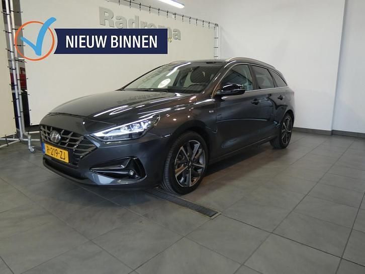 Grijs Occasion 2023 Hyundai i30 Stationwagen | € 23.600 (Goede deal) - Afbeelding 1/4