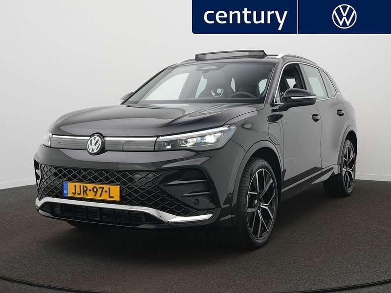 Zwart Nieuw 2025 VW Tiguan R-line Edition SUV | € 51.900 (Super prijs) - Afbeelding 1/4
