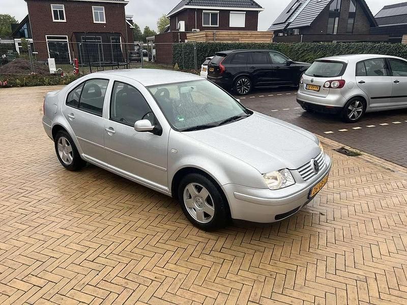 Grijs Gebruikt 2000 VW Bora Highline Sedan | € 2.250 (Duur) - Afbeelding 1/4