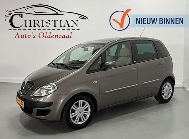 Grijs Gebruikt 2005 Lancia Musa MPV | € 2.999 (Eerlijke prijs) - Afbeelding 1/4