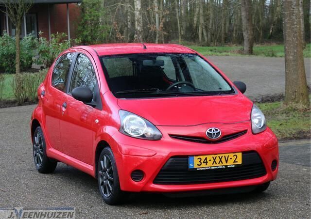 Rood Gebruikt 2012 Toyota Aygo Comfort Hatchback | € 2.999 (Eerlijke prijs) - Afbeelding 1/4