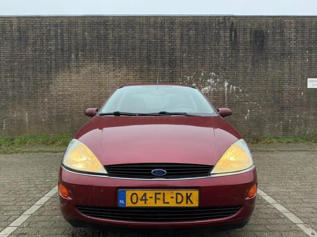 Occasion Ford Focus Ghia 101 PK (74 kW) 2000 Rood Sedan